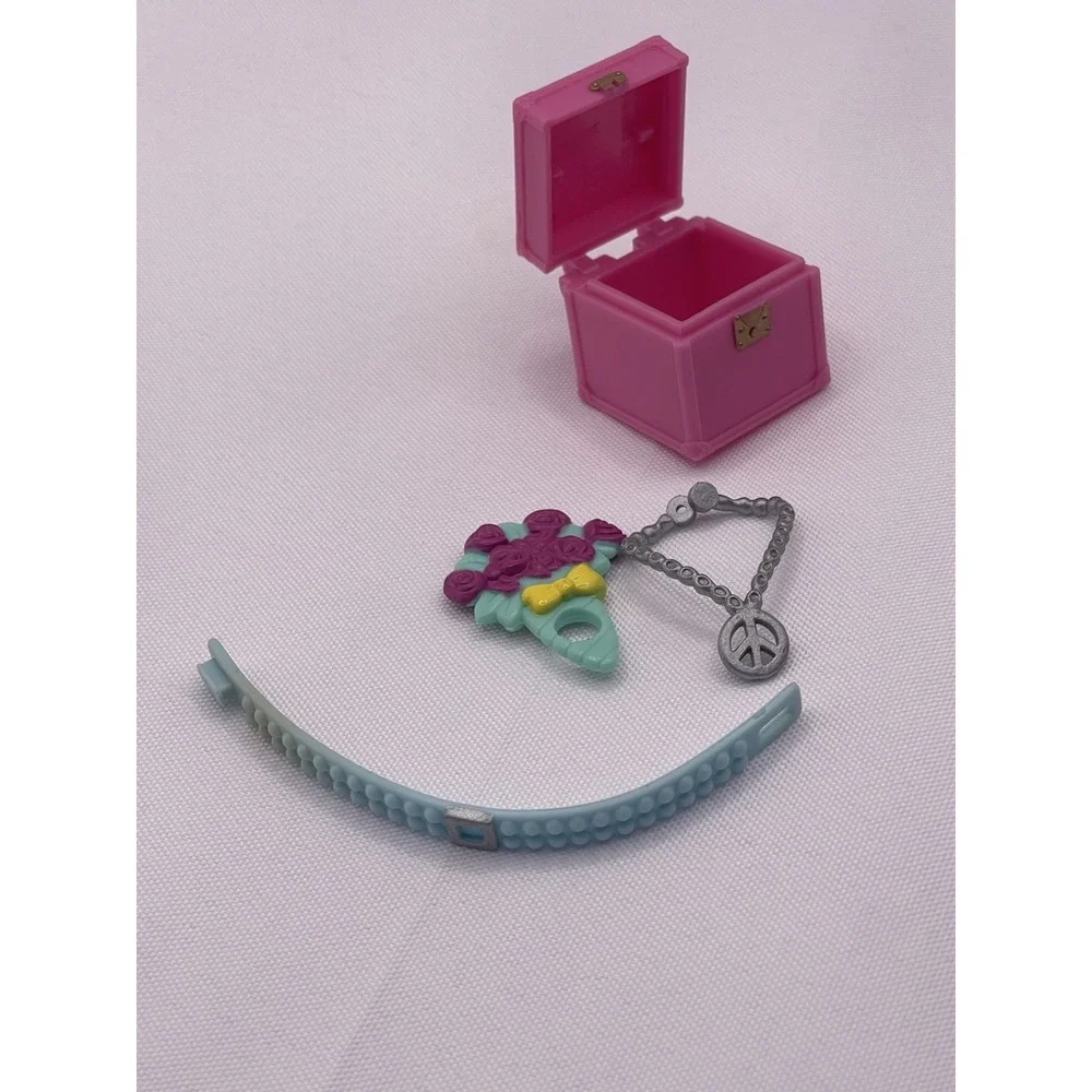 Vintage Mattel Barbie Purse And necklace lot of Accessories‎